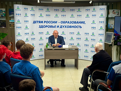 Трехкратный олимпийский чемпион Александр Карелин встретился с юными спортсменами, фото №2